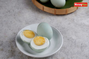 4 Bahaya Konsumsi Telur Asin Secara Berlebihan
